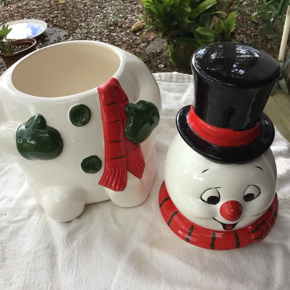 A CERAMIC SNOWMAN COOKIE JAR. - Picture 3 of 4